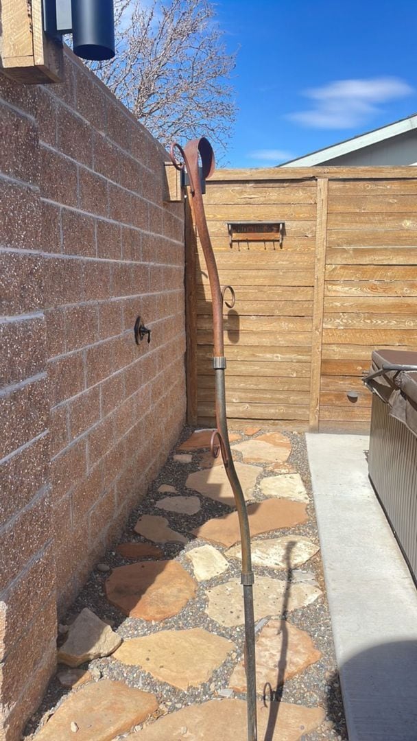 Building Photo - 3 bedroom, 2 bath, 2 car garage for rent O...