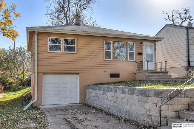 Building Photo - Fully Renovated Florence Gem with Modern Finishes & Historic Charm