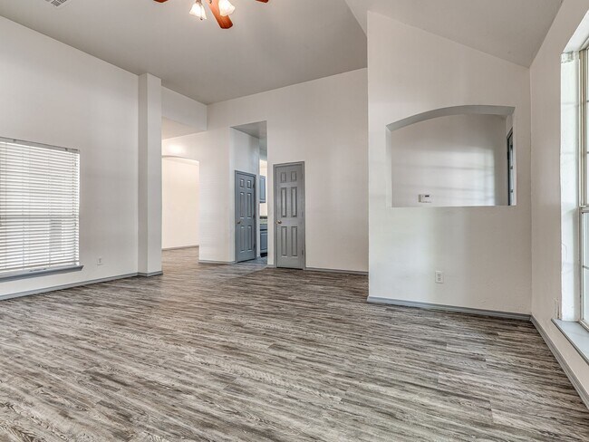 Building Photo - Updated Home + Deer Creek Schools + 3 bedr...