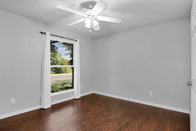Building Photo - 2614 Bradley Ln