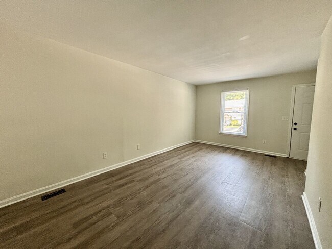 Building Photo - 347 Latham Oaks Ave