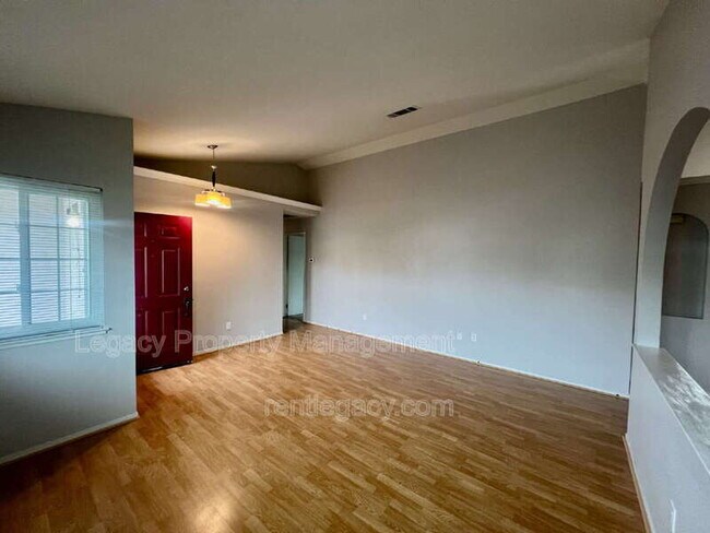 Building Photo - 1180 Camellia Ln