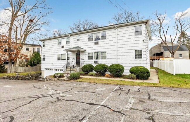 Primary Photo - 1260 Hope St