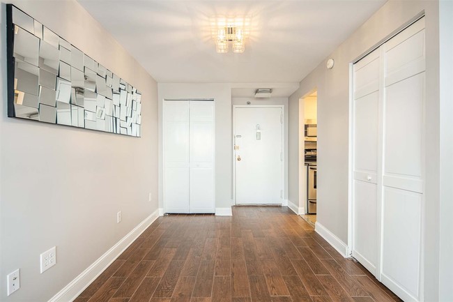 Building Photo - 1600 Center Ave