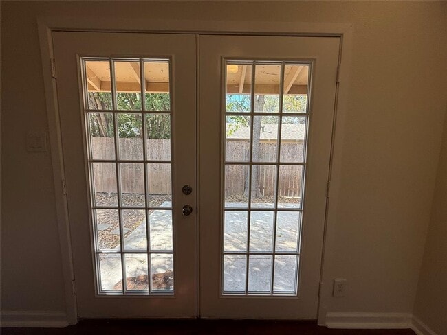 Building Photo - 6710 Circle S Rd