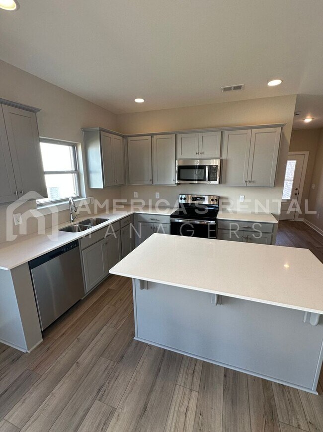 Building Photo - Home for Rent in Bessemer, AL!!! Available to View NOW!