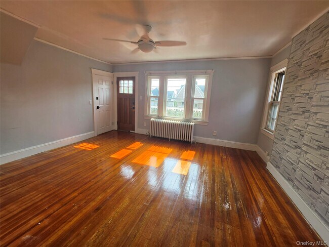 Building Photo - 81 Waring Pl