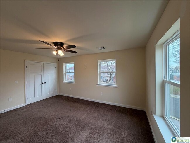 Building Photo - 102 Linda Ct N