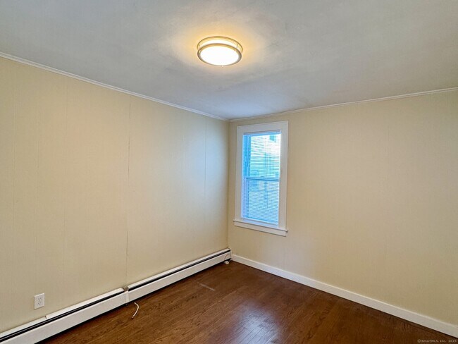 Building Photo - 132 N Elm St