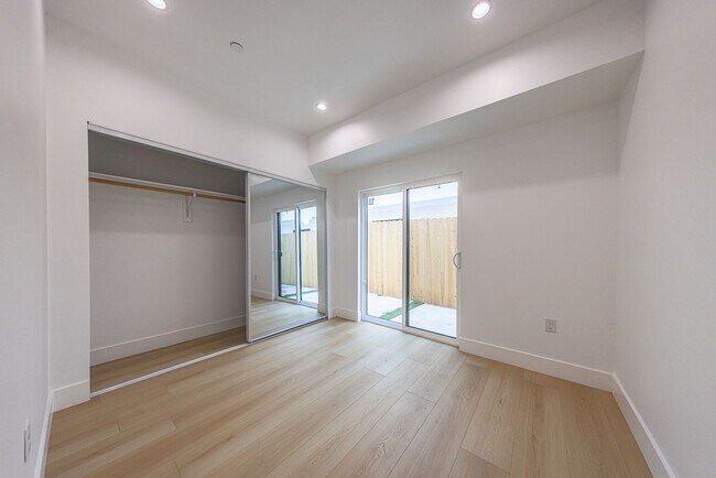 Building Photo - 1013 S Citrus Ave
