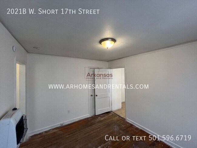 Building Photo - 2021B W. Short 17th Street-