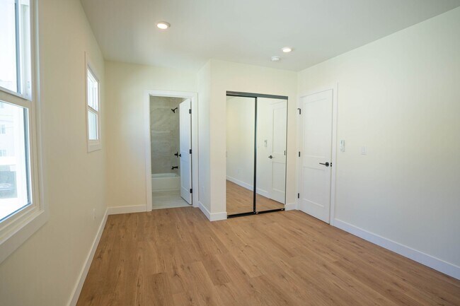Building Photo - 1038 Westmoreland Ave