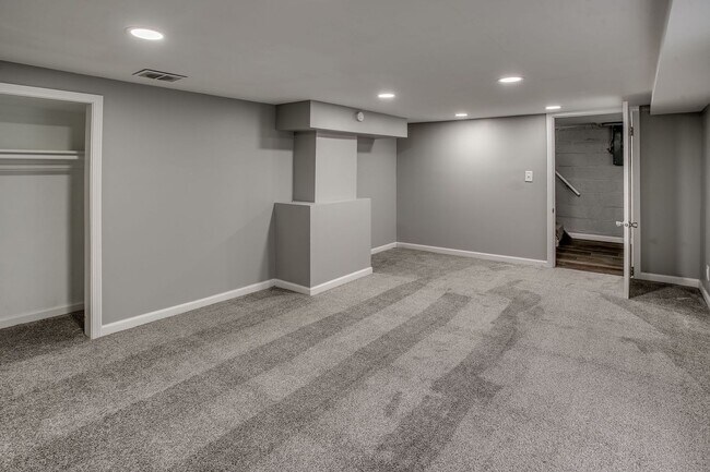 Building Photo - Charming Aksarben Gem