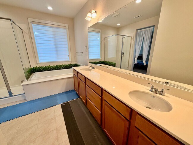 Building Photo - Vacaville 4 Bed | 3 Bath | Single-Story | 2,490 SF | Built in 2021