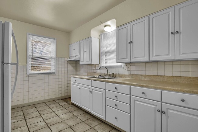 Building Photo - Quaint 2 bedroom home in University City.