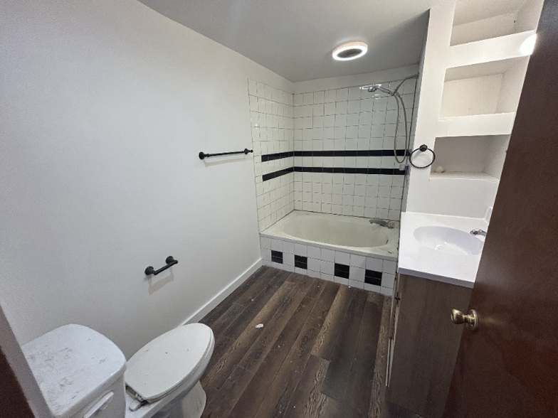 Building Photo - 833 Garfield Ave