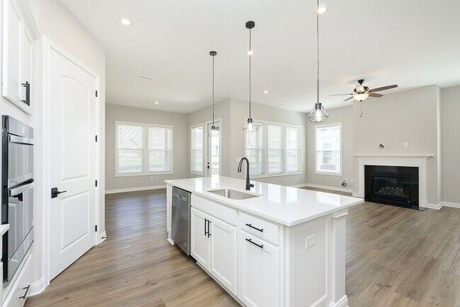 Building Photo - Gorgeous Newly Built 3 Bedroom 3 Full Bath on Golf Course in Westfield!
