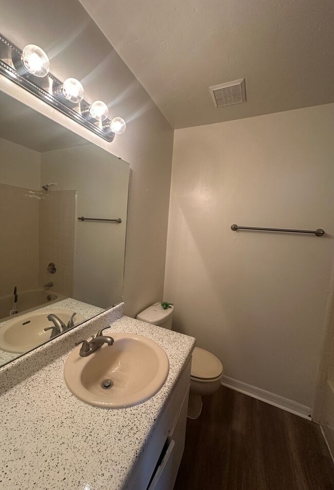 Building Photo - Recently Renovated 3B/2B Home in Northwood Pines
