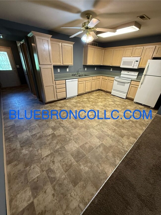Building Photo - Great price for this spacious updated 2 be...