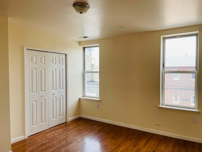 Building Photo - 1520 Moore St