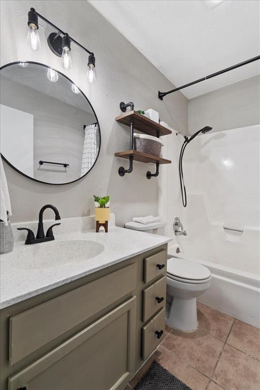 Building Photo - 200 Laurel Dr