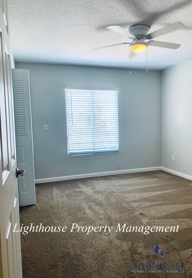 Building Photo - Renovated 2 Bedroom Townhome Just 8 Blocks From The Beach