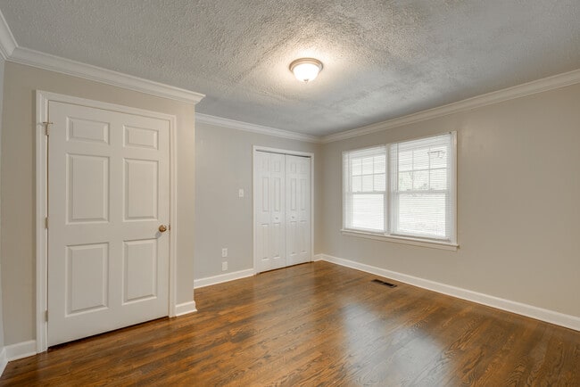 Building Photo - 1503 Ely Rd