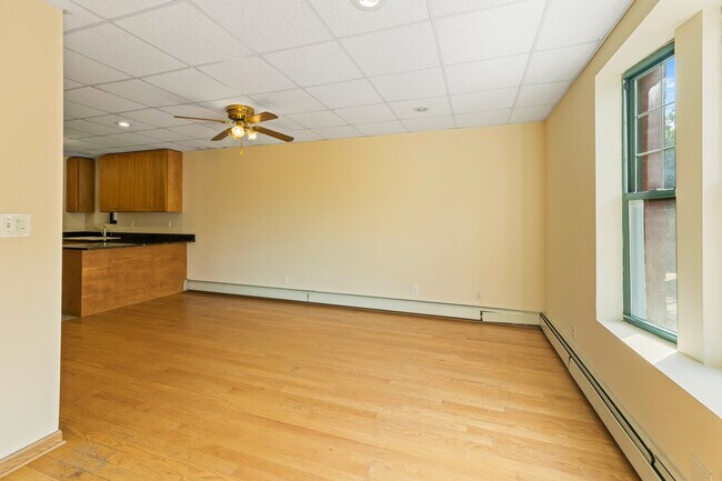 Building Photo - 1435 E 53rd St