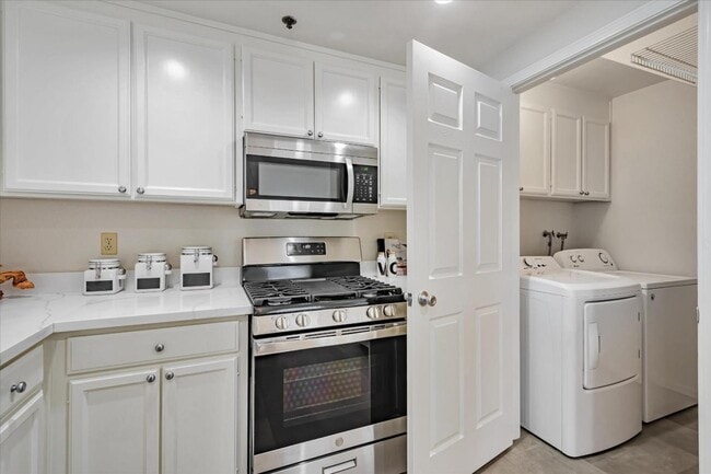 Building Photo - 1308 Danberry Ln