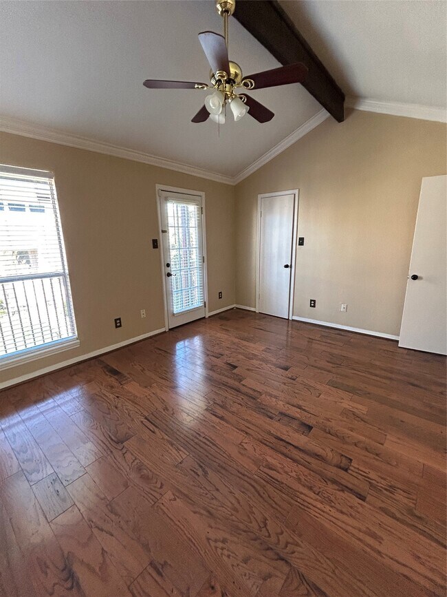 Building Photo - 9339 Westwood Village Dr