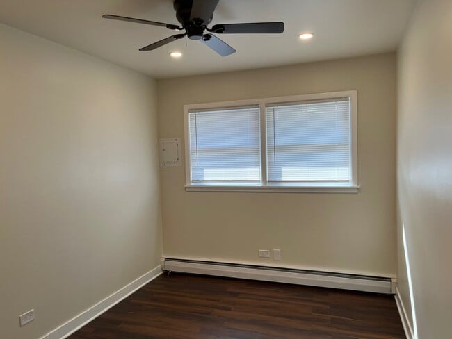 Building Photo - 209 W Maple Ave