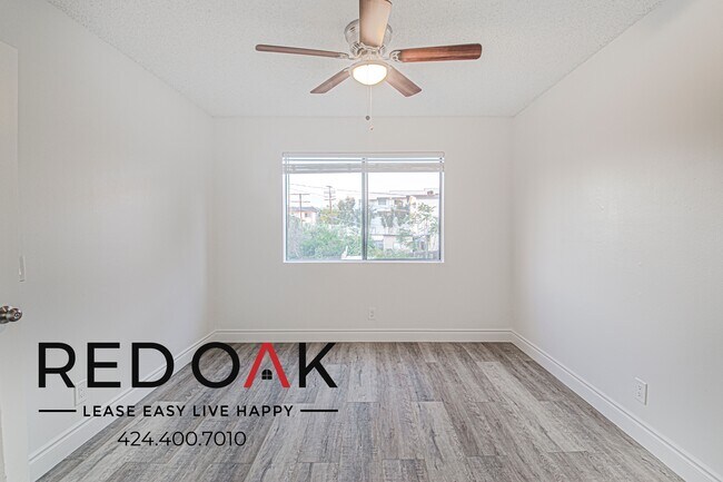 Building Photo - 10133 Pinewood Ave