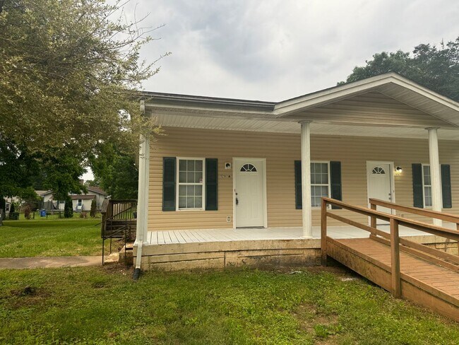 Primary Photo - 126 Woodside Ave