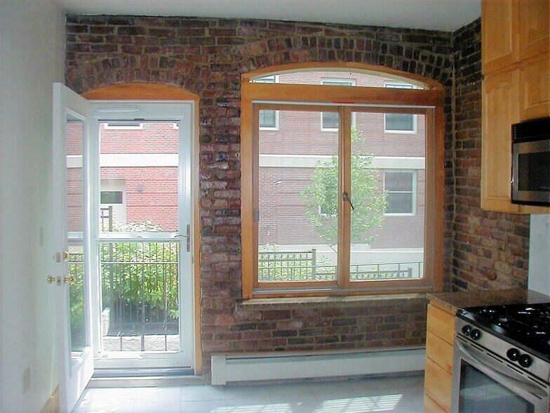 Building Photo - 71 Baldwin St