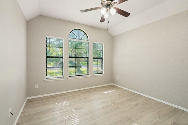 Building Photo - 215 Saddle Blanket