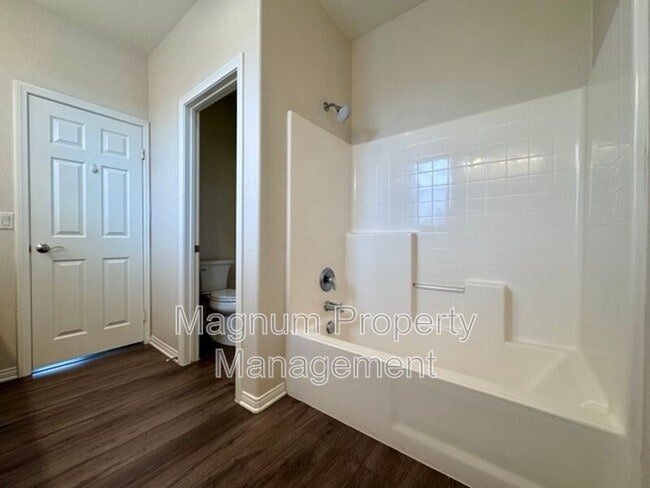 Building Photo - 34333 Northhaven Dr