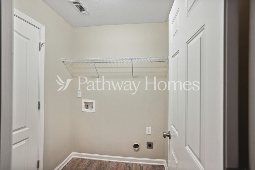 Building Photo - 310 Lakeview Trail