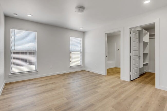 Building Photo - 6333 Poppy Dr