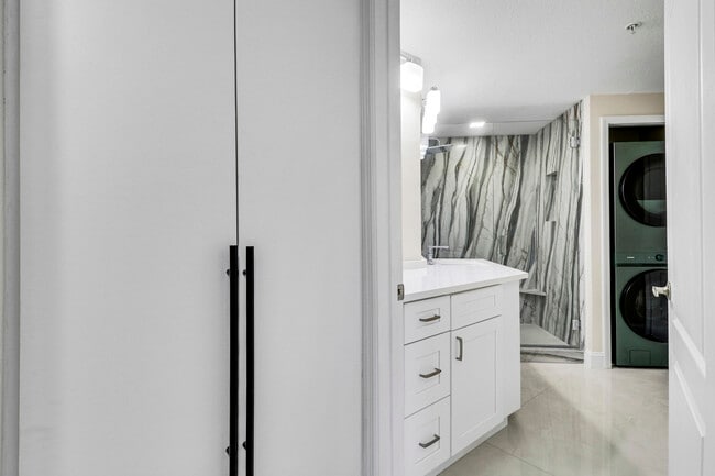 Building Photo - 11010 Legacy Dr