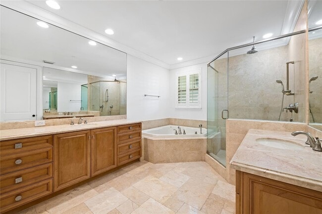 Building Photo - 218 NE 15th Ave