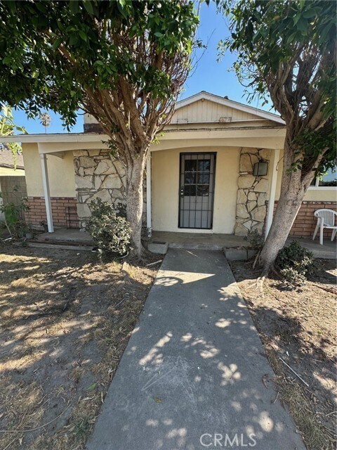 Primary Photo - 2138 E Almont Ave