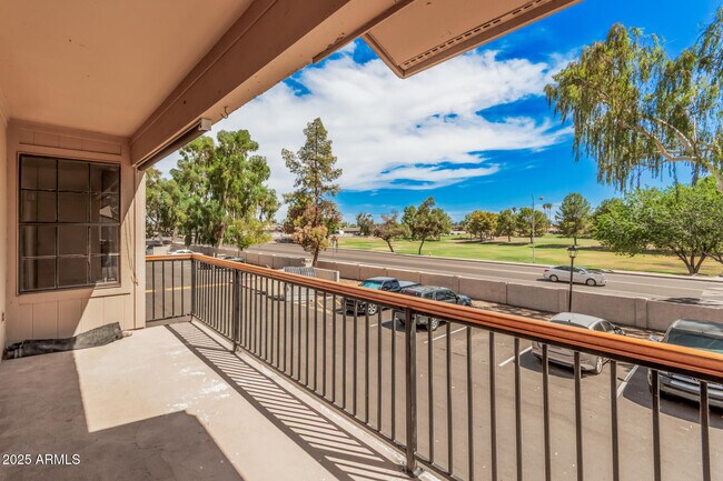 Building Photo - 6550 N 47th Ave