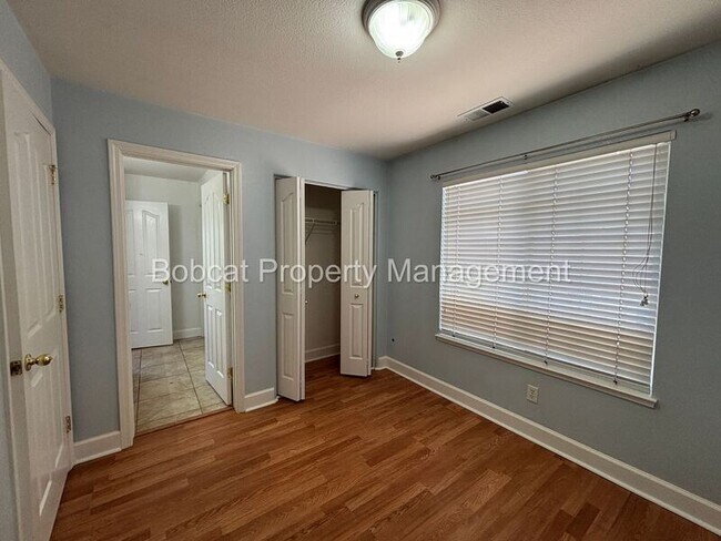 Building Photo - 1477 Ridge Point Dr