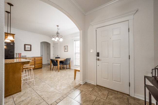 Building Photo - 3960 W Mountain View Dr