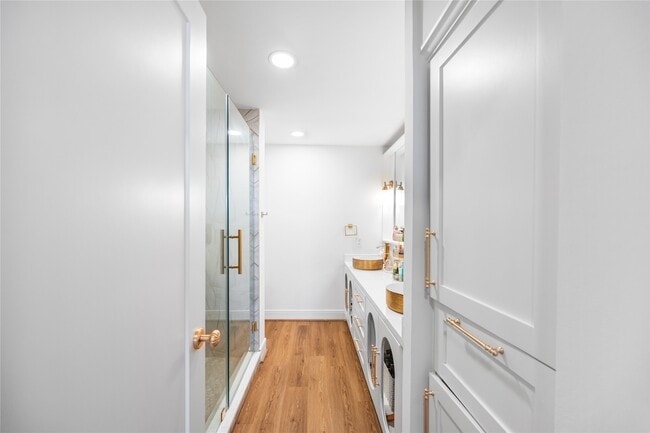 Building Photo - 14 Greenway Plz