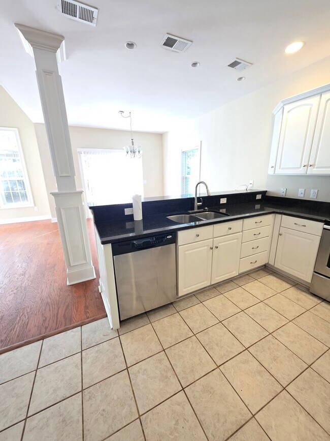 Building Photo - Oakview