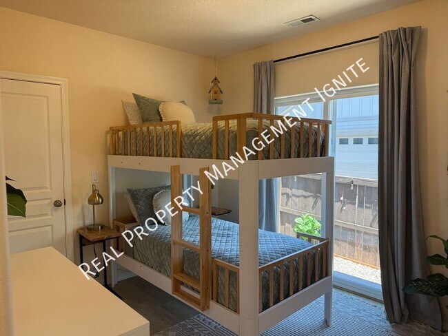 Building Photo - 61203 Snowbrush Dr