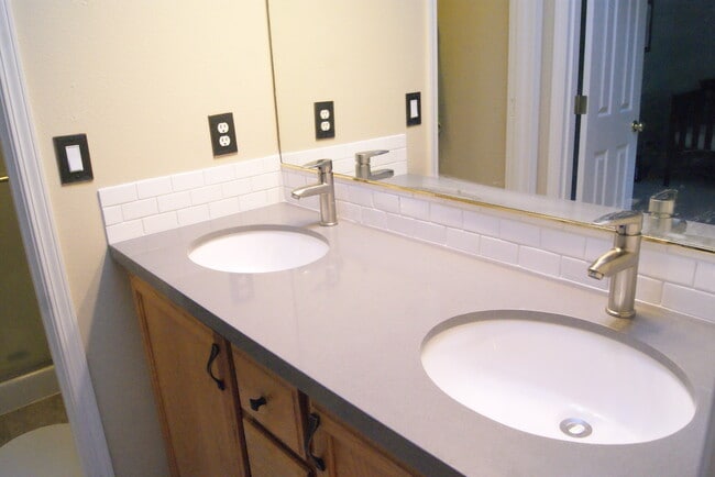 Building Photo - Lovely 4 Bedroom | 2.5 Bathroom Single Family Home | Corner Lot | Kaiser Woods Community