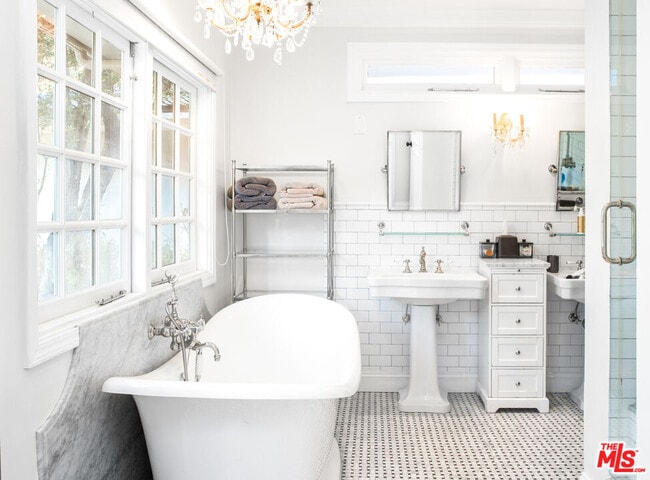 Building Photo - 2200 Outpost Dr