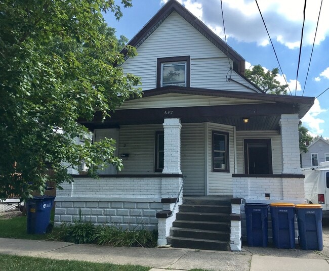 Primary Photo - 652 Chatham St NW